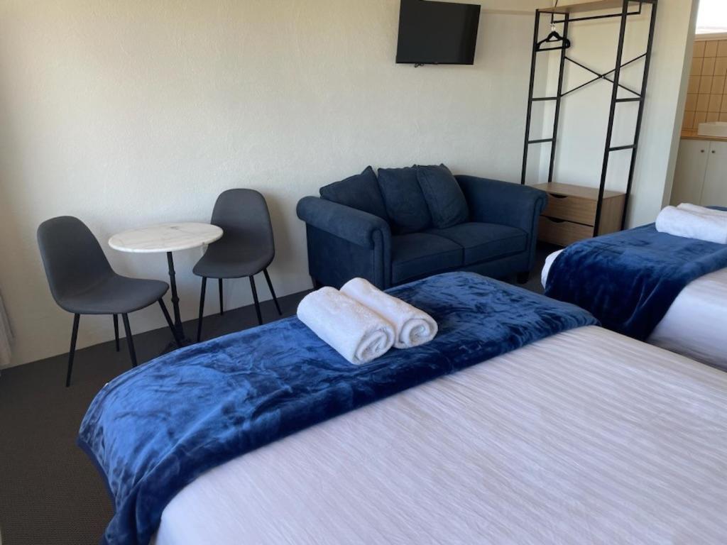 Happy Wanderer Motel Lake Boga On The Lake With Lake Views Екстер'єр фото