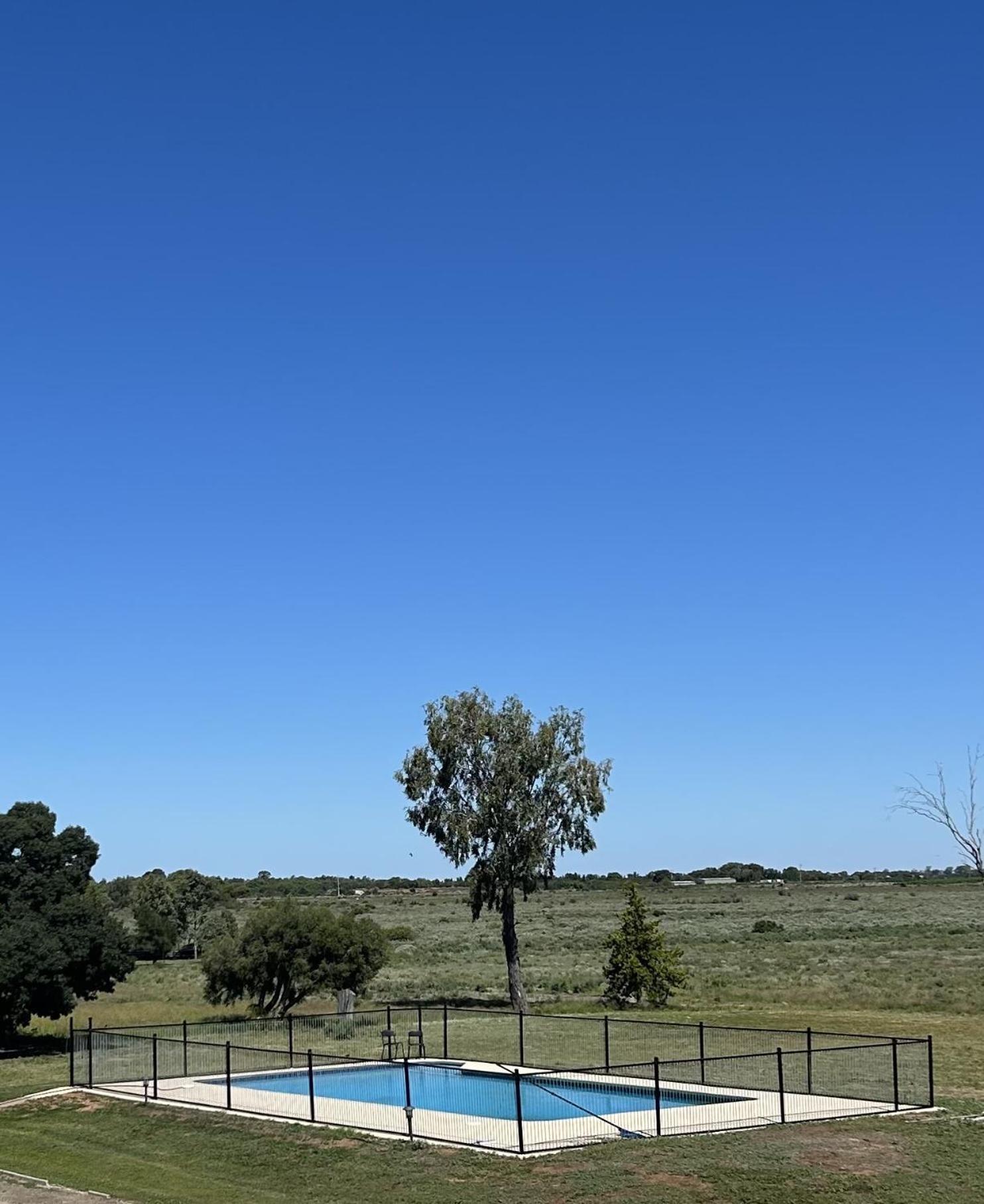 Happy Wanderer Motel Lake Boga On The Lake With Lake Views Екстер'єр фото
